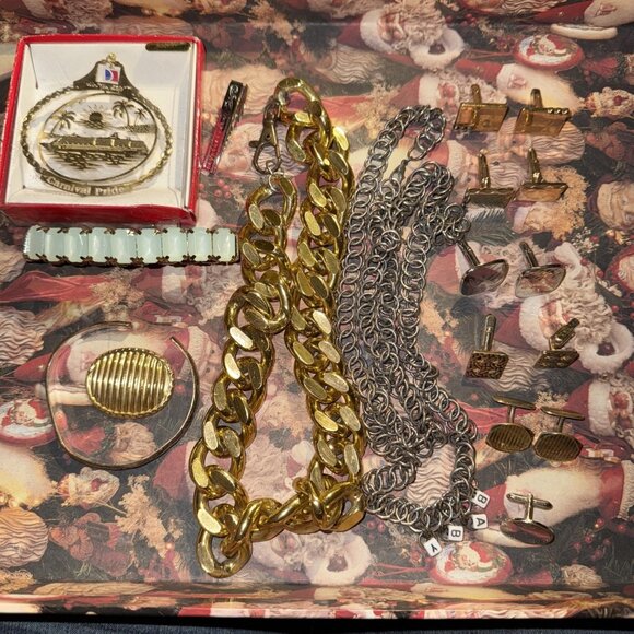 Vintage Lot Costume Jewelry Necklaces Bracelets Tack Cufflinks Gold Silver Tone - Picture 1 of 16